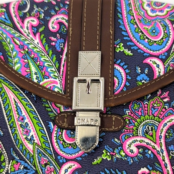 Chaps Great quality  crossbody purse great condition ! - Picture 2 of 14